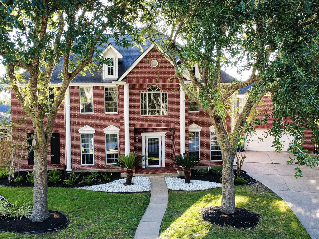 1802 Cloud Croft Drive, Friendswood