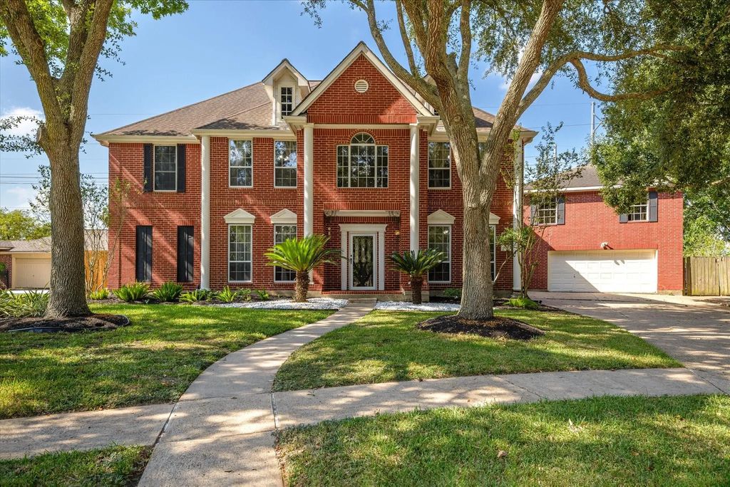 1802 Cloud Croft Drive, Friendswood