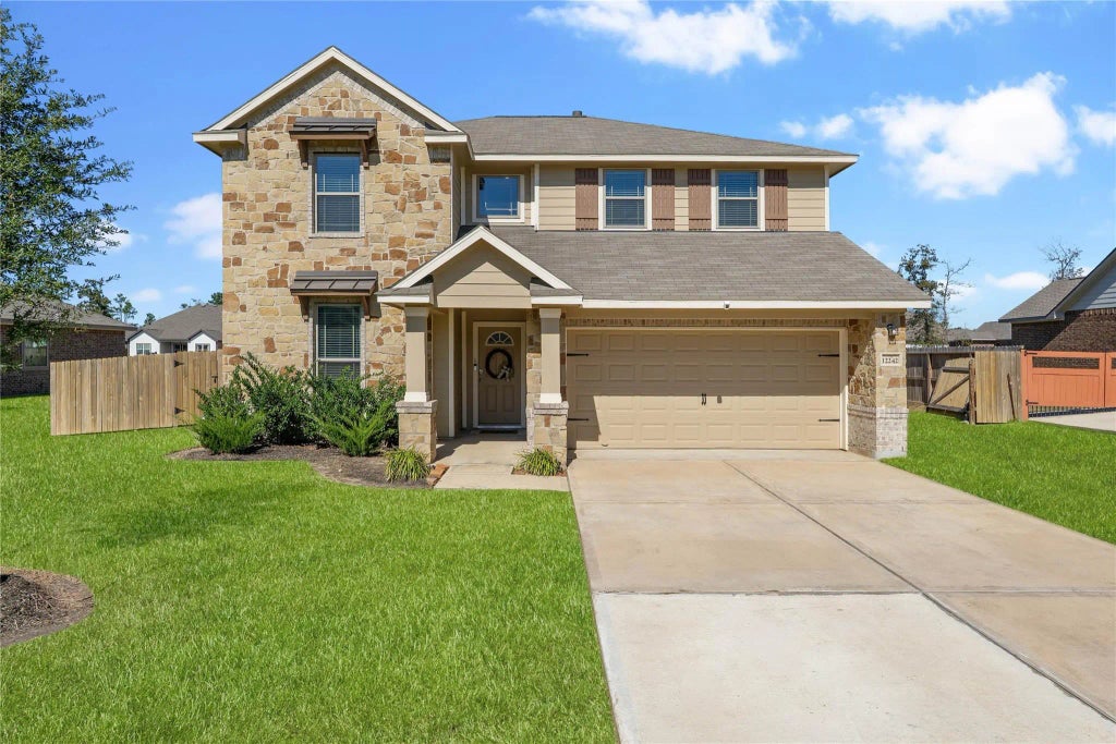 12242 N Chestnut Hills Drive, Conroe