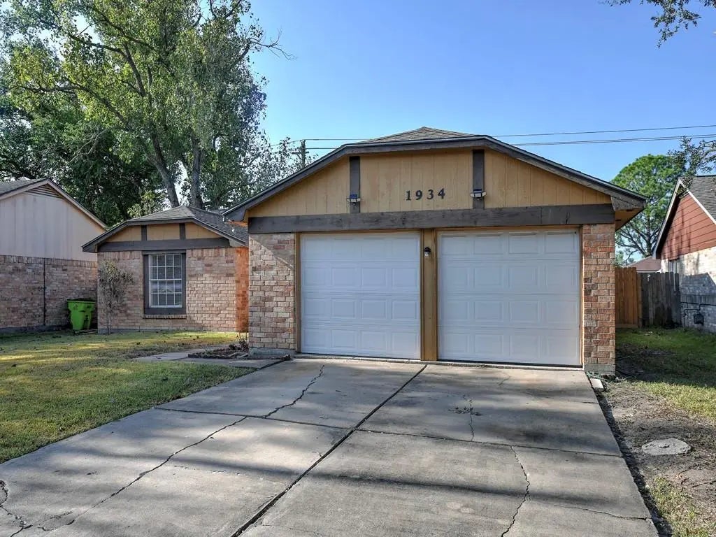 1934 Feather Ridge Drive, Missouri City