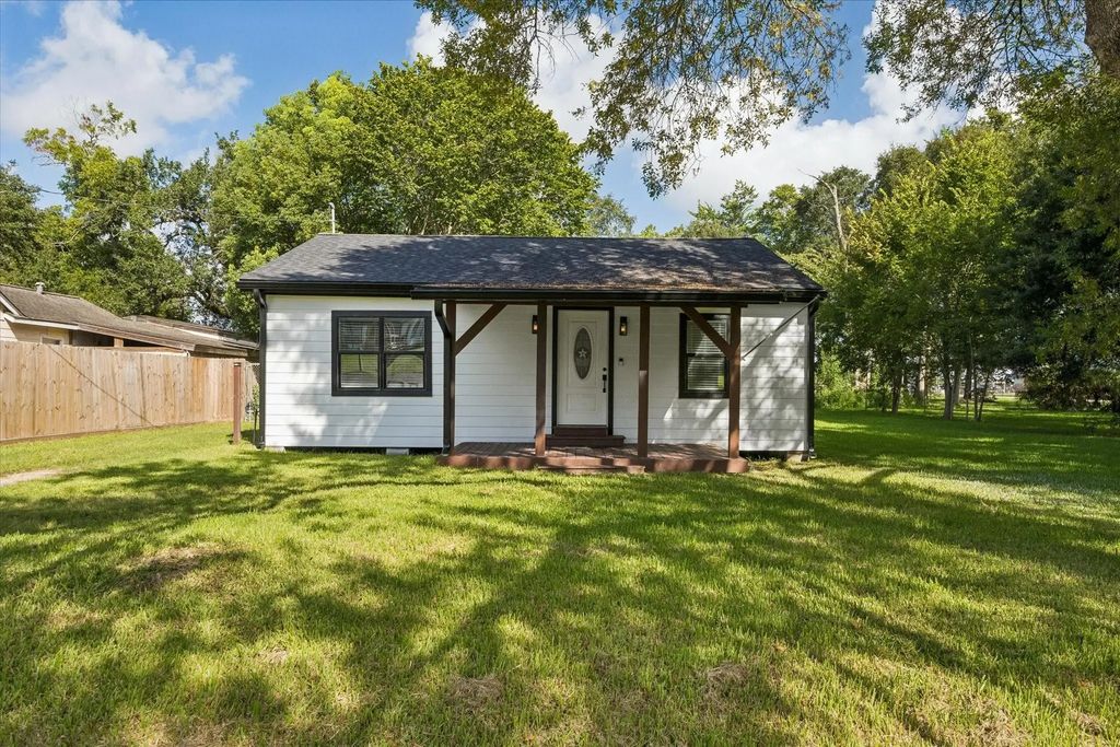 312 Steddum Drive, League City