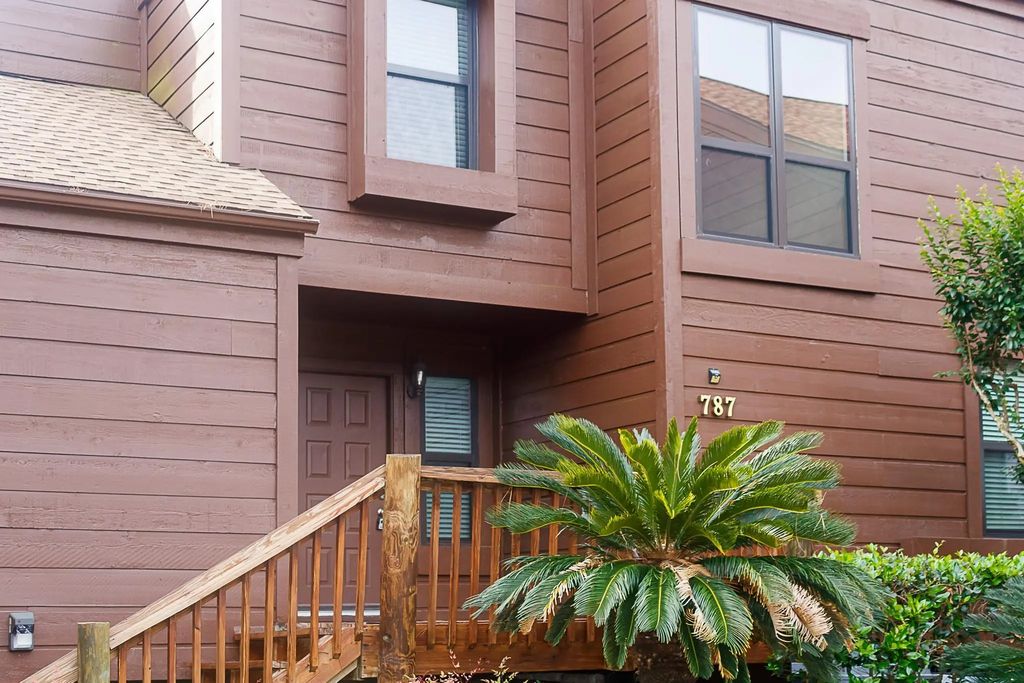787 Davis Road, League City