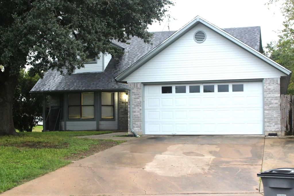 111 Trentwood Circle, Victoria