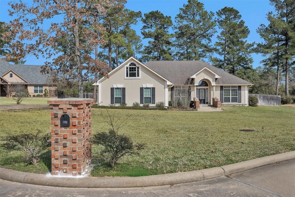 300 Deer Trace Boulevard, Diboll