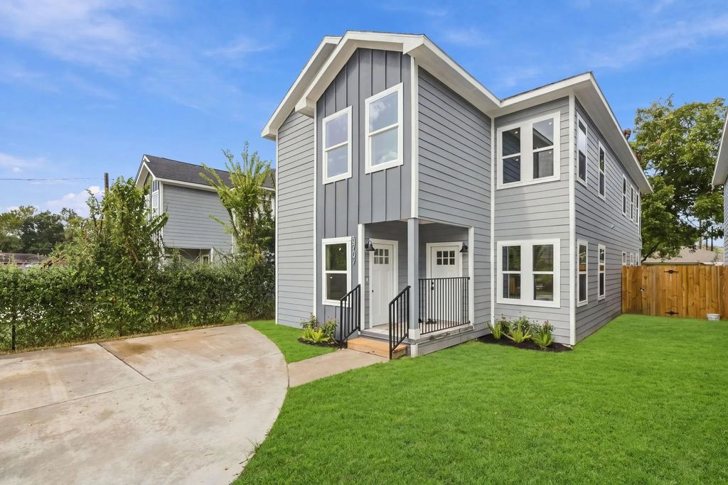 8707 Westcott Road A B, Houston