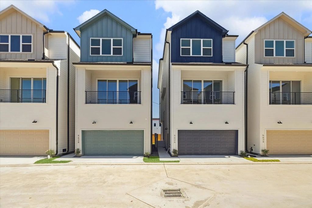 5605 Camino Encantado Drive, Houston