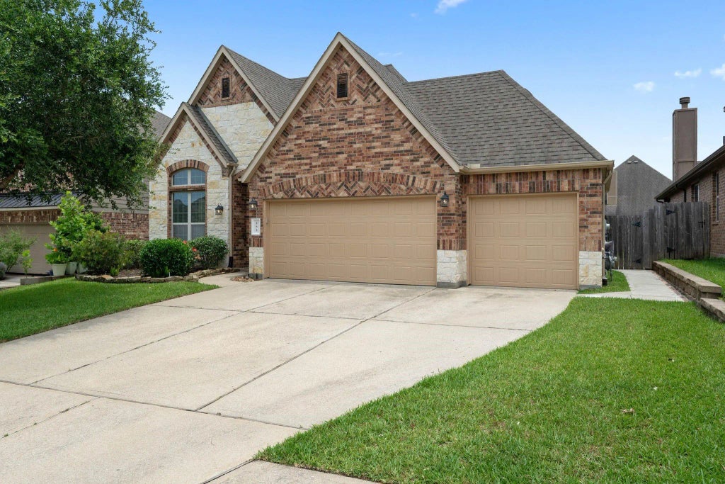 253 Dove Meadow Drive, Conroe