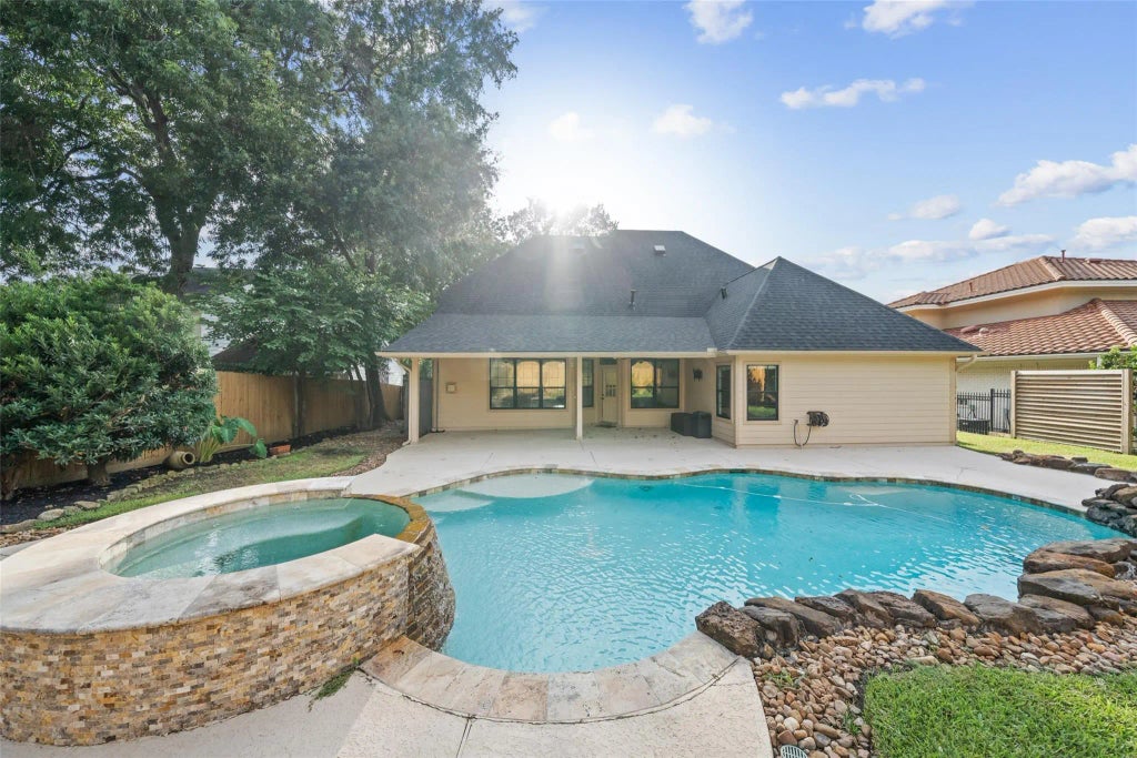 214 Lake View Circle, Montgomery