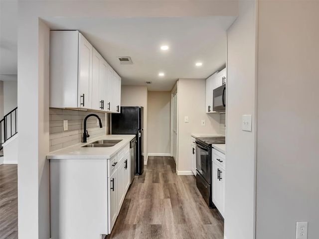 5636 Birchmont Drive 21, Houston