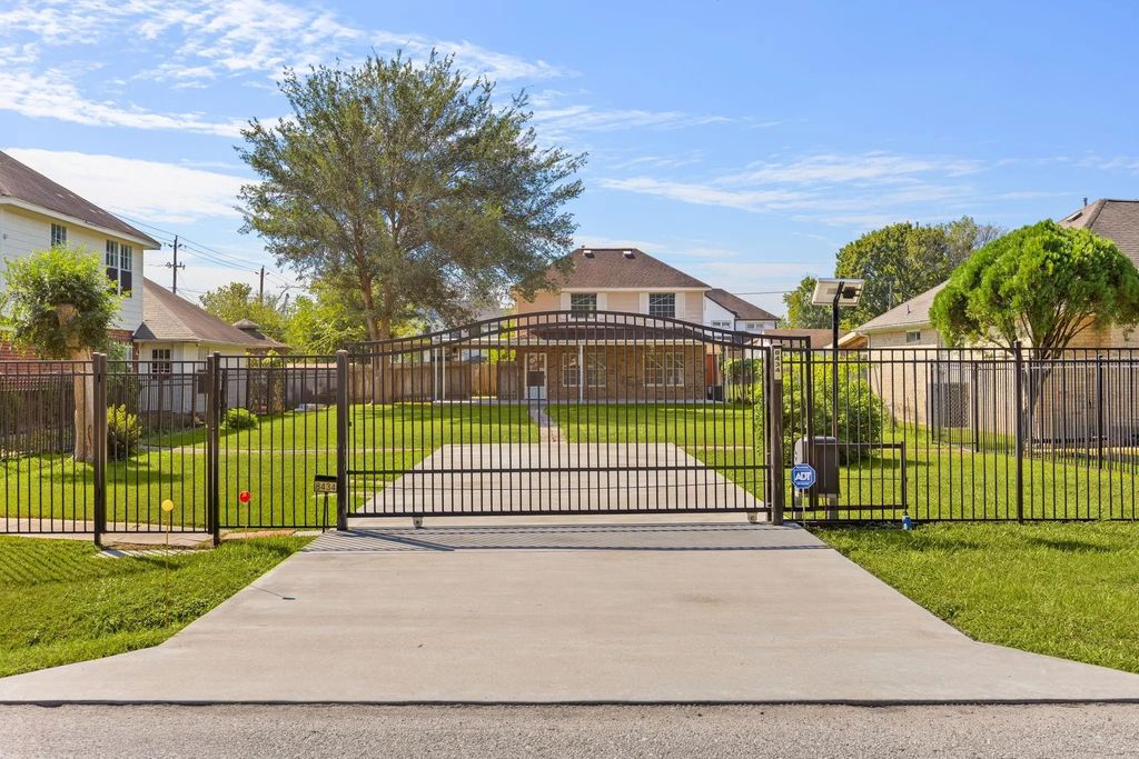 8434 Folkstone Lane, Houston
