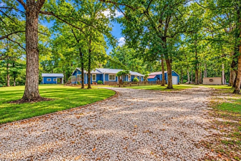 446 County Road 3550, Woodville