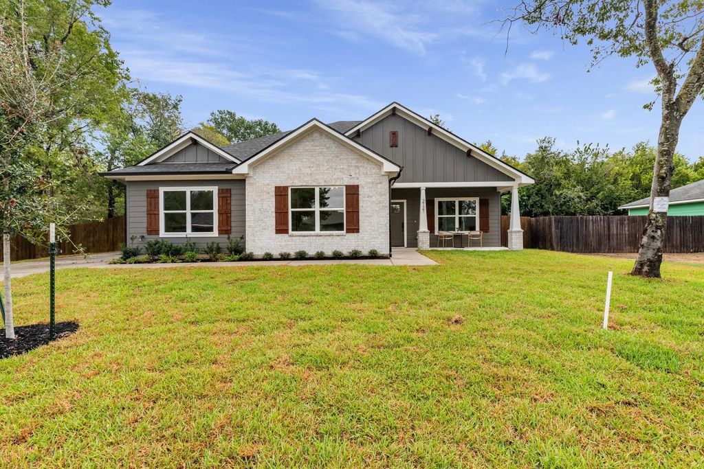 2121 Manning, Bryan