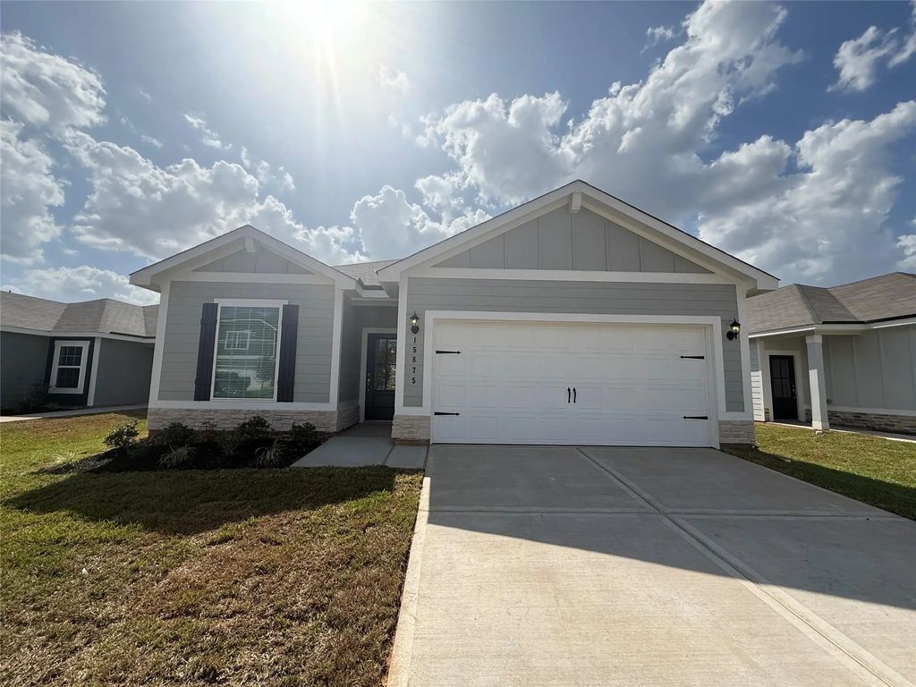 15875 Berry Hill Drive, Conroe
