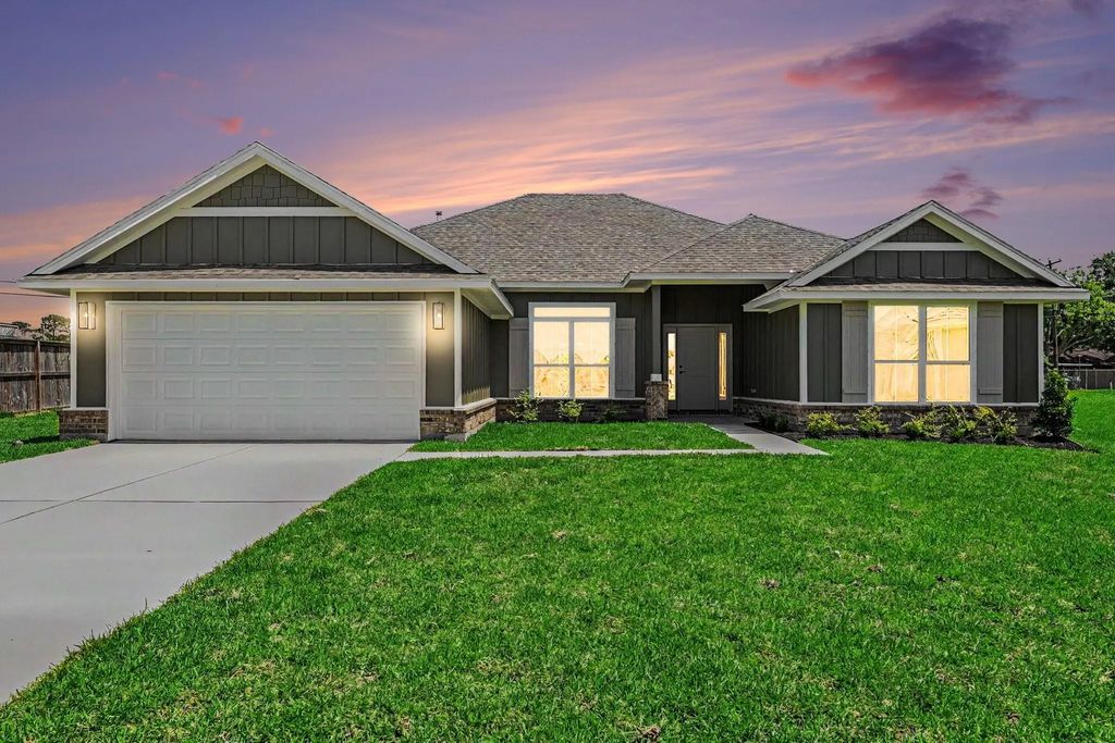 10 Greystone Court, Angleton