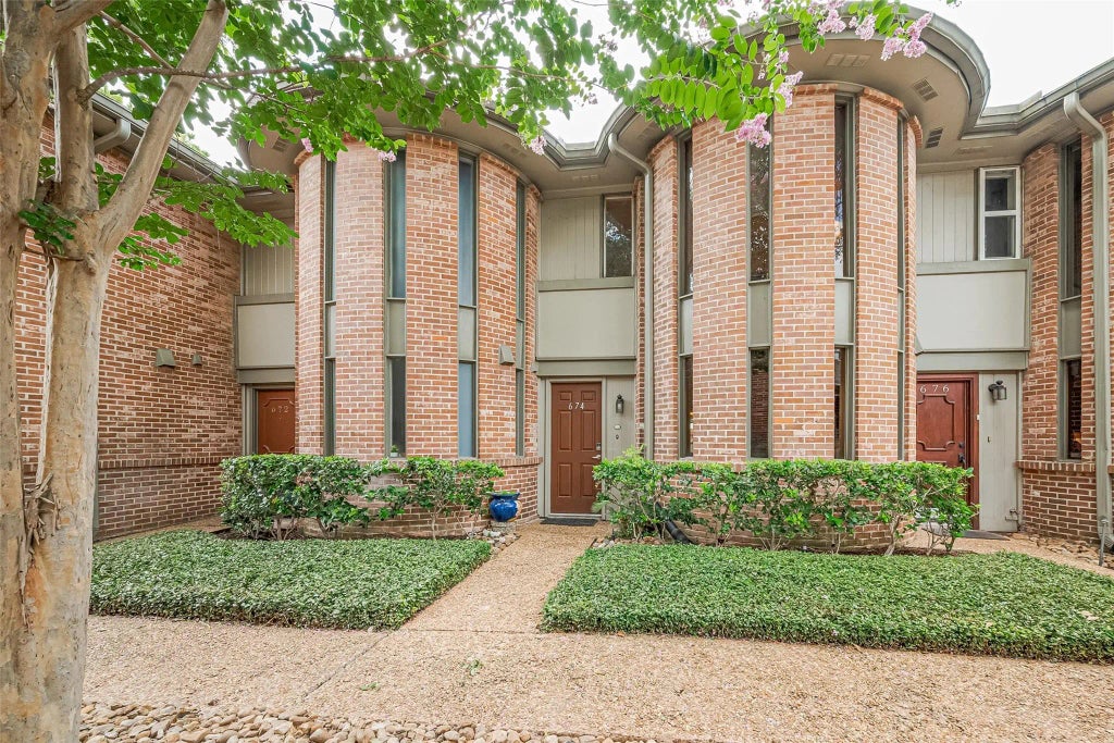 674 S Ripple Creek Drive 674, Houston