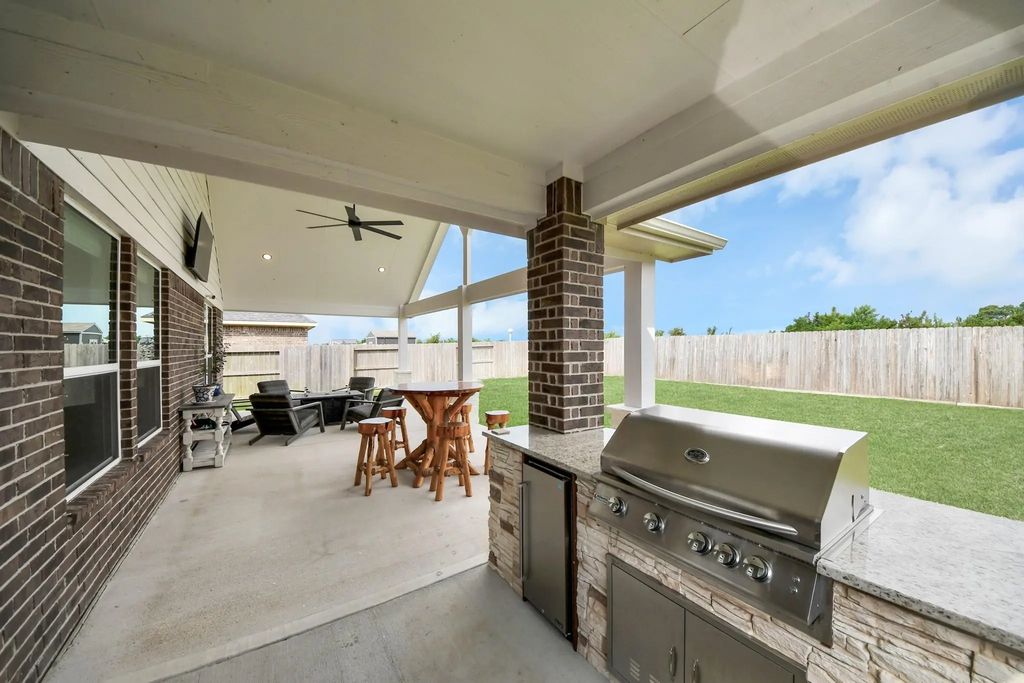 12119 Champions Forest Drive, Mont Belvieu