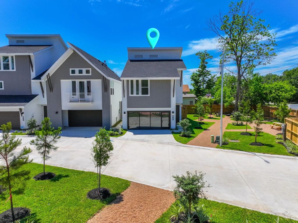 7613 Victory Reserve Street, Houston