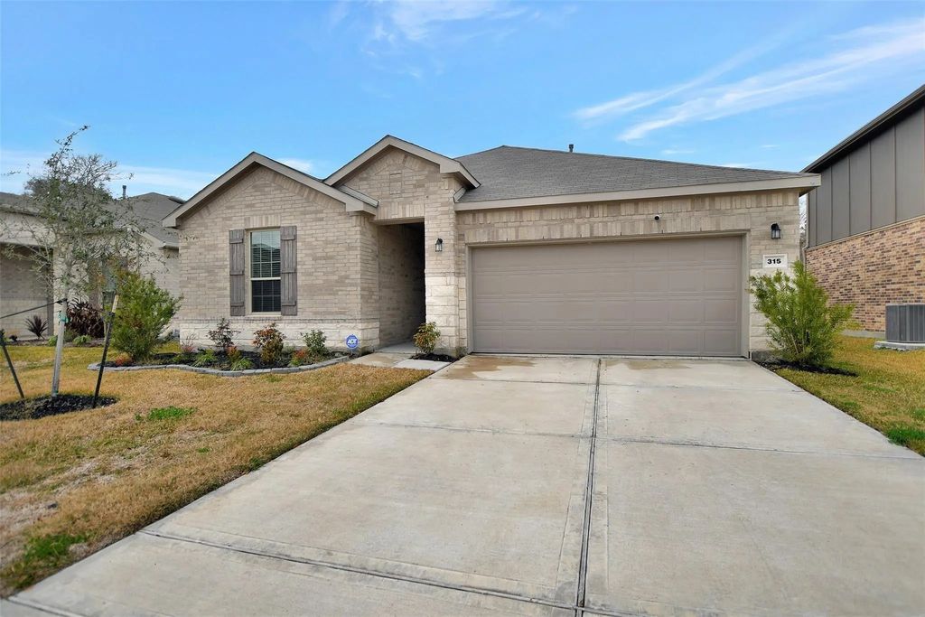 315 Appaloosa Drive, Alvin