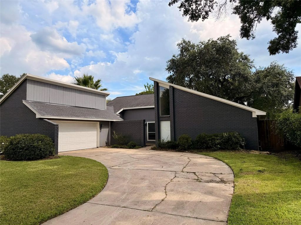 15623 Sandy Hill Drive, Houston
