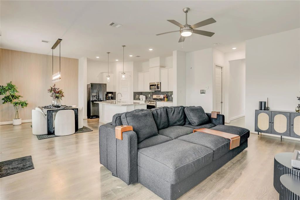 8926 Covenant Place, Houston