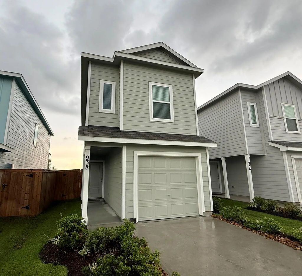 938 Pertuso Ln, Huffman
