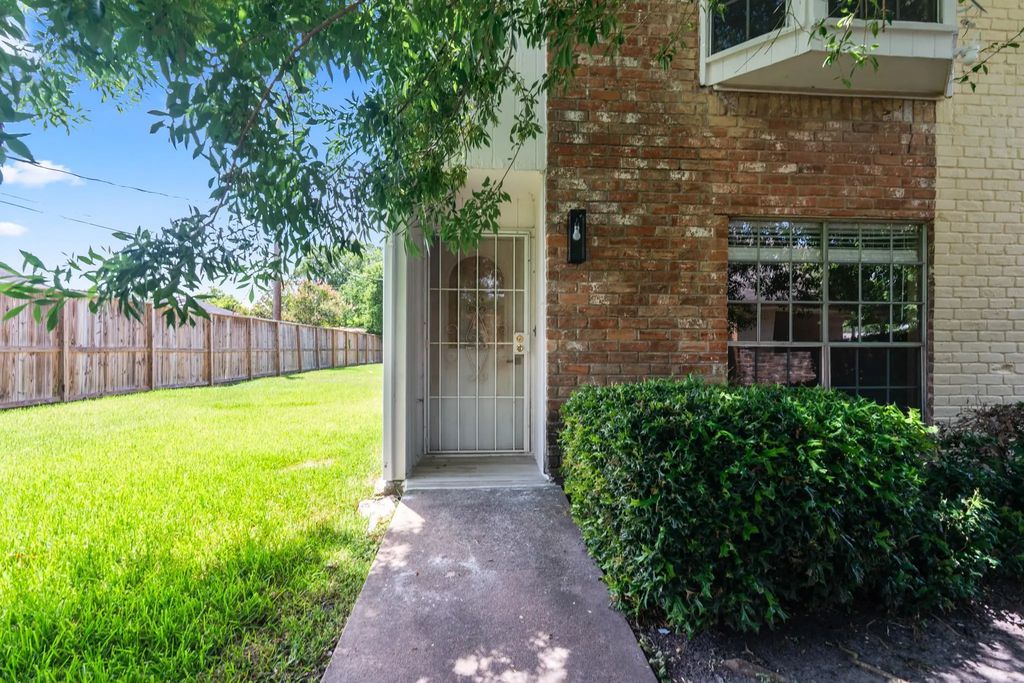 6711 Biggs Court, Houston