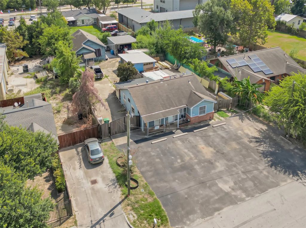 2084 Harland Drive, Houston