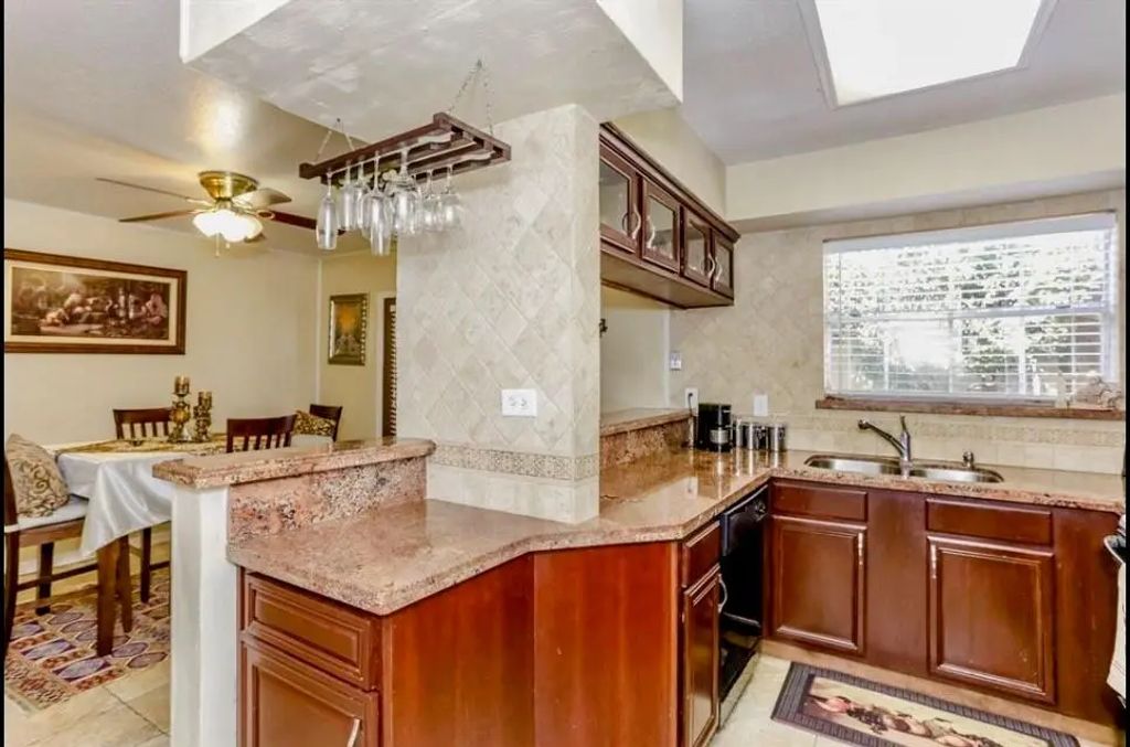10183 Beekman Place Drive, Houston