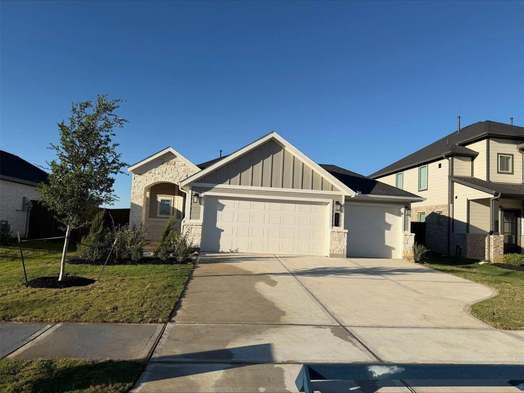 321 Goldeneye Duck Drive, Waller