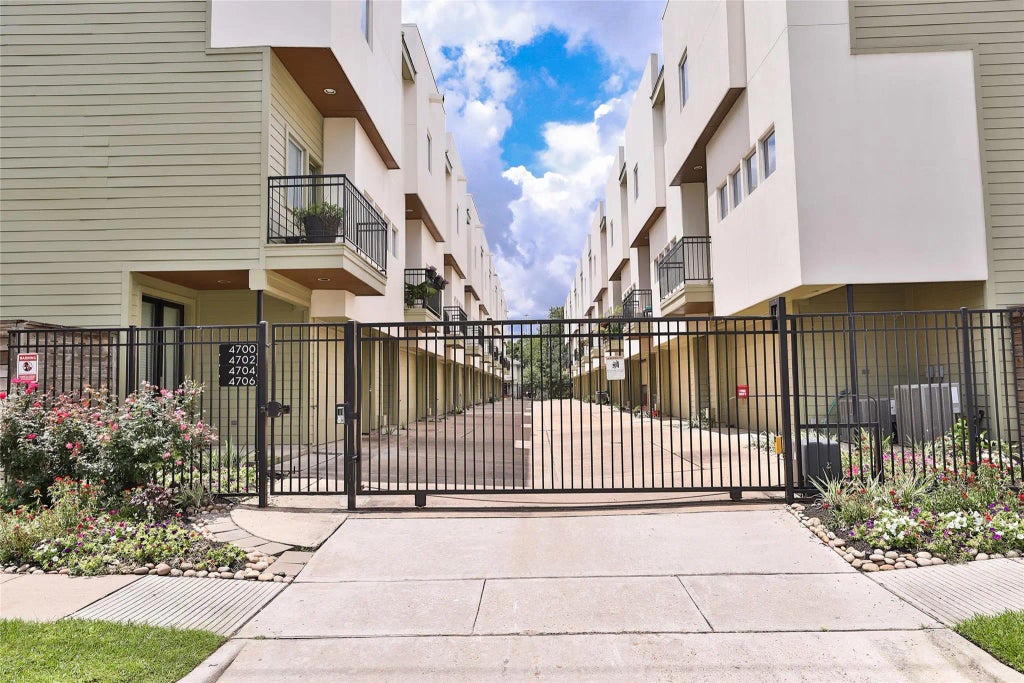 4706 Austin Street, Houston