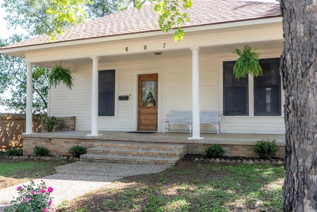 607 S Day Street, Brenham