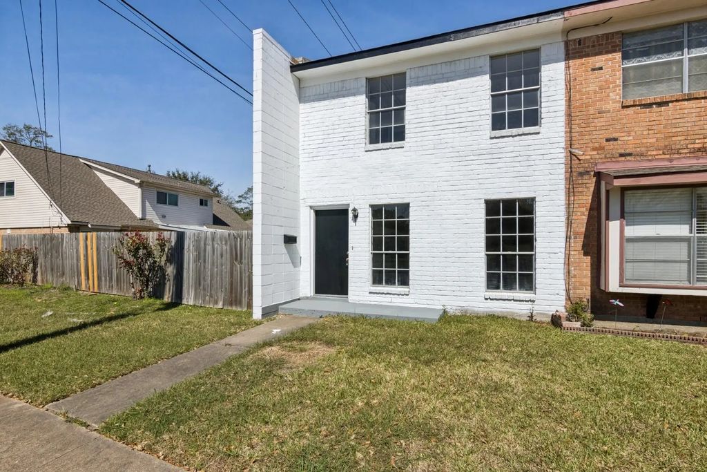 9114 Kempwood Drive 9114, Houston