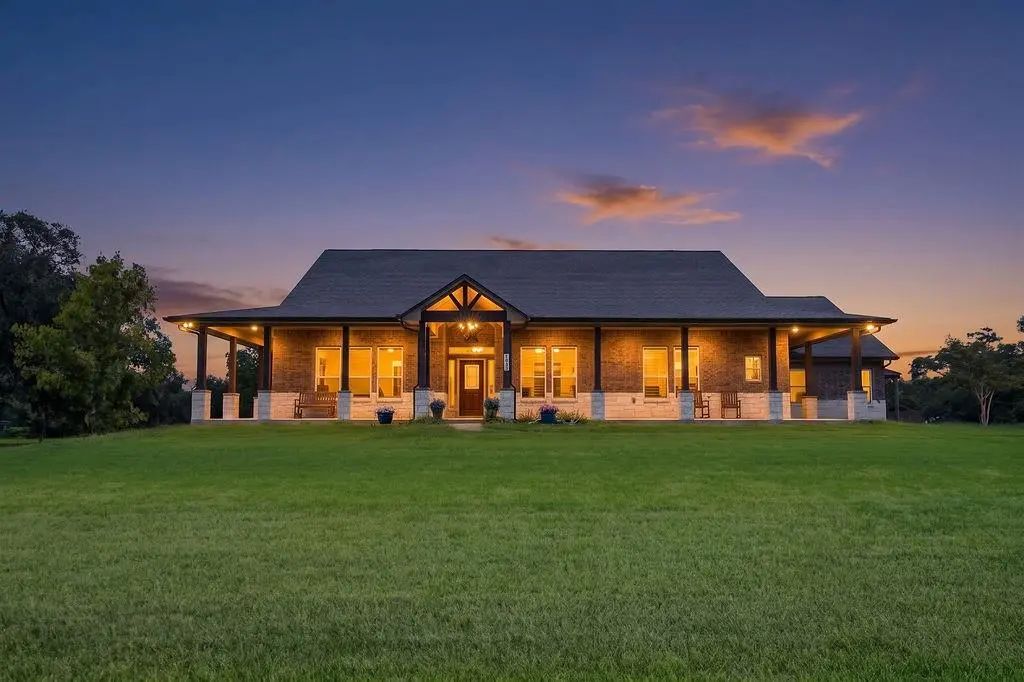 155 Horse Shoe Trail, Angleton