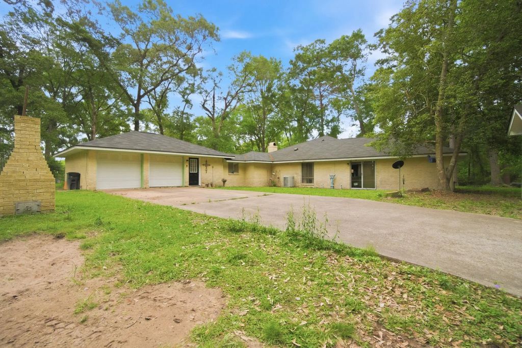 6161 Woodland Lakes Loop, Willis