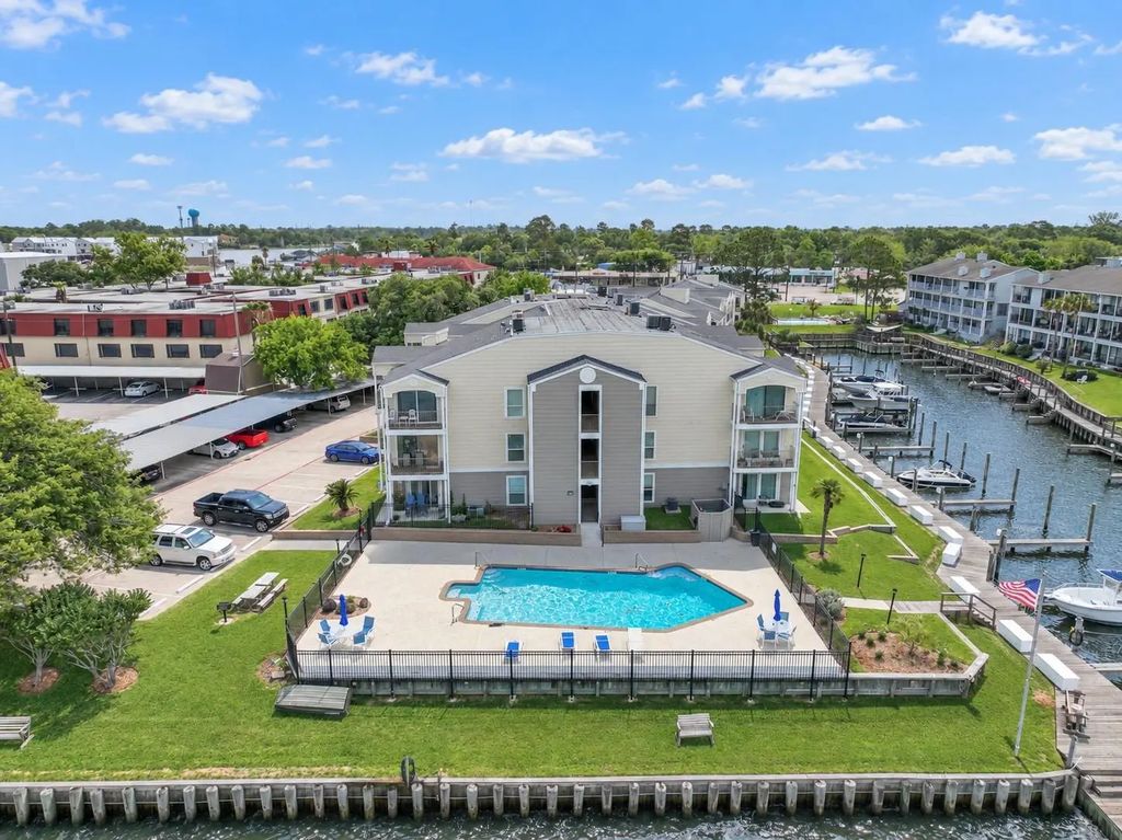 114 Yacht Club Lane 114, El Lago
