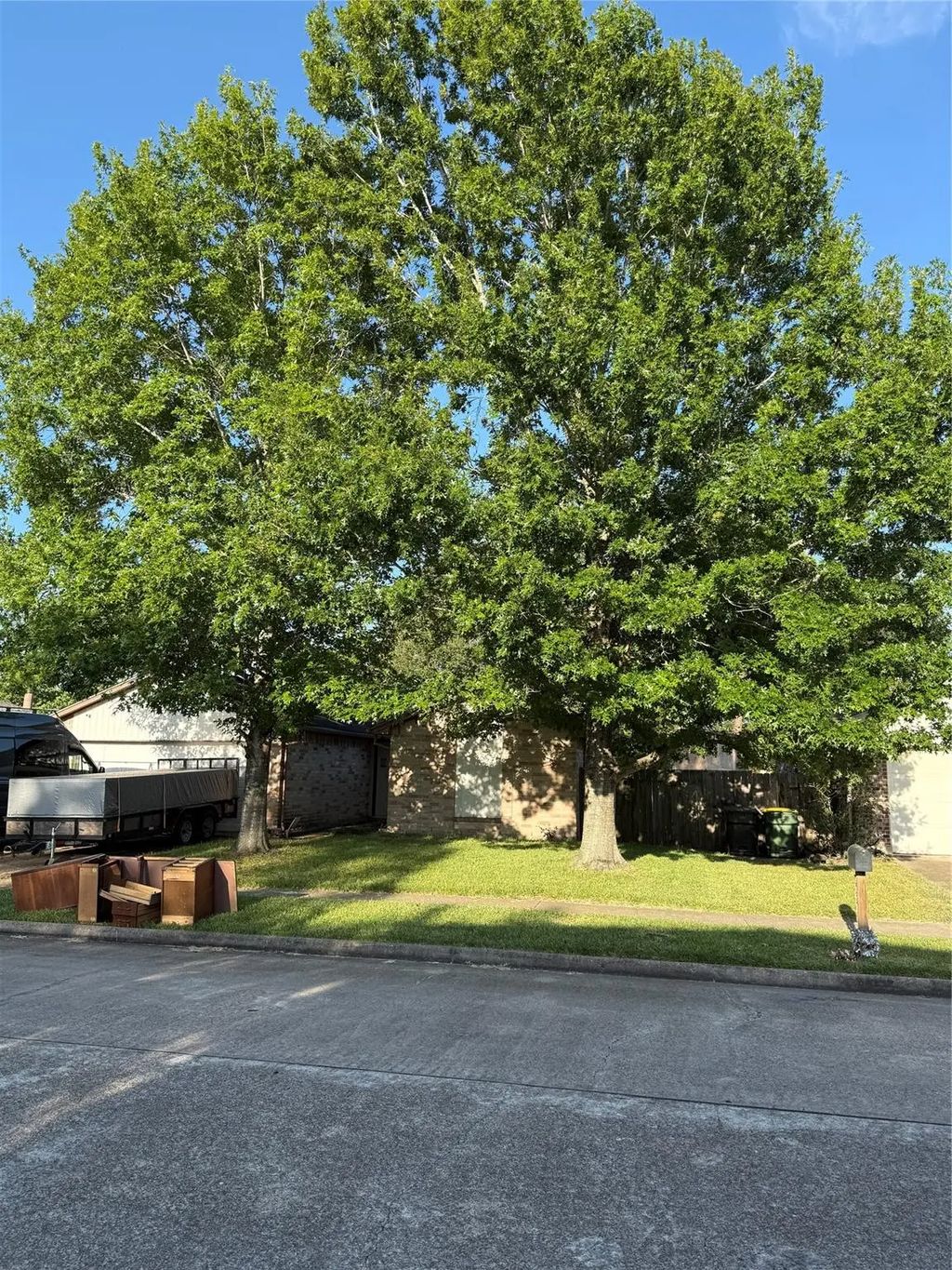 1127 W Brompton Drive, Pearland