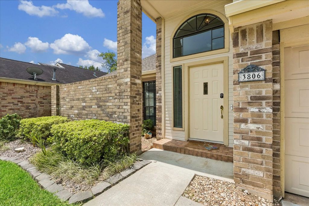 3806 Crystal Falls Drive, Missouri City