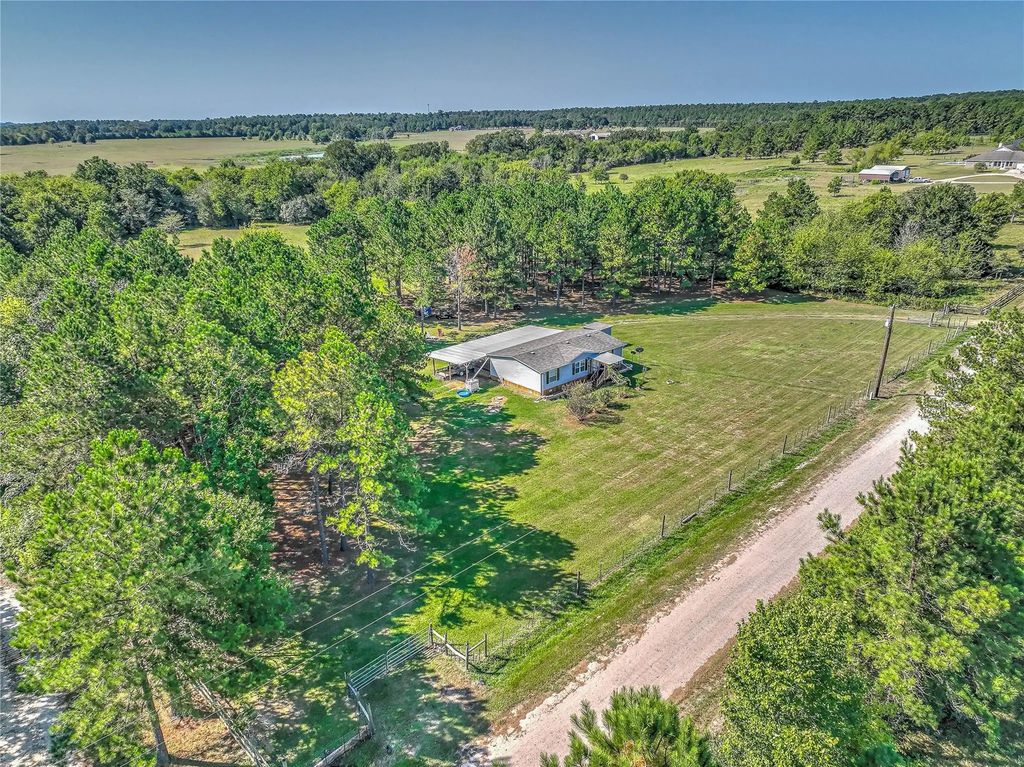 604 Longhorn Drive E, Livingston