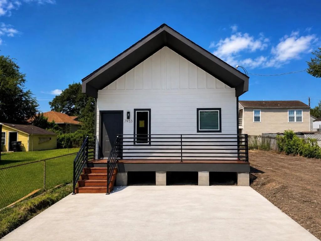 7933 Goode Street, Houston