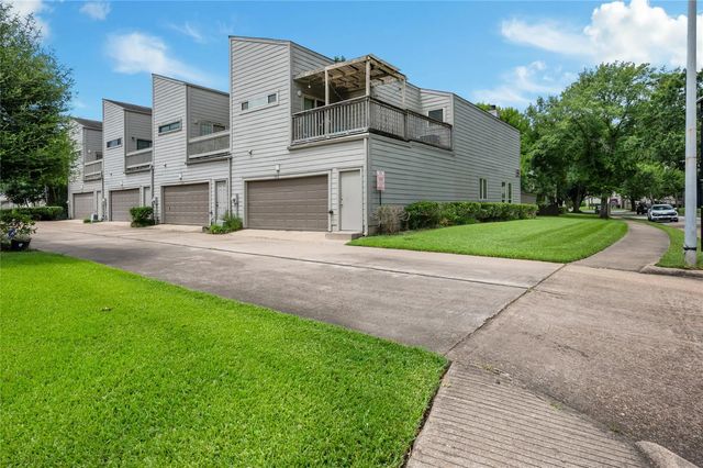 11709 Lakeside Place Drive 232, Houston