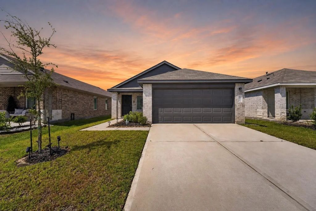 5619 Avalon Woods Drive, Spring Branch