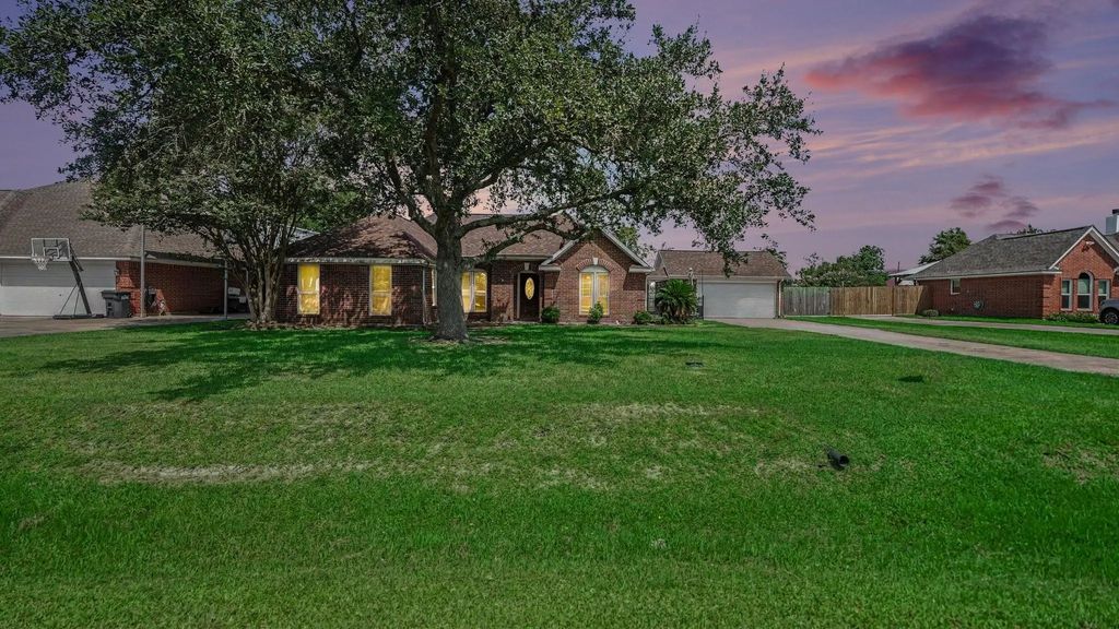 3119 Kathleen Drive, Mont Belvieu