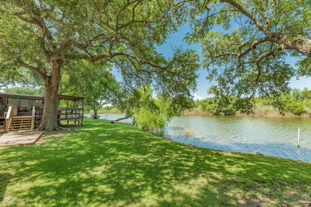 2910 Shady Creek Lane, Oyster Creek
