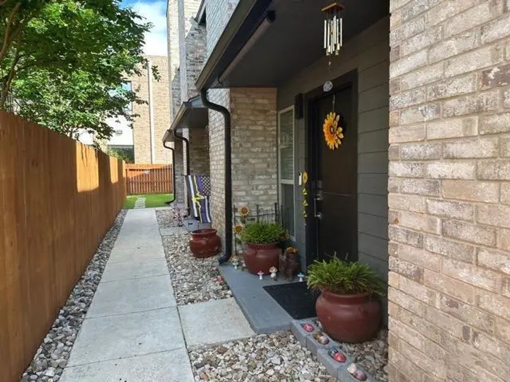 2718 Old Field Drive 101, San Antonio