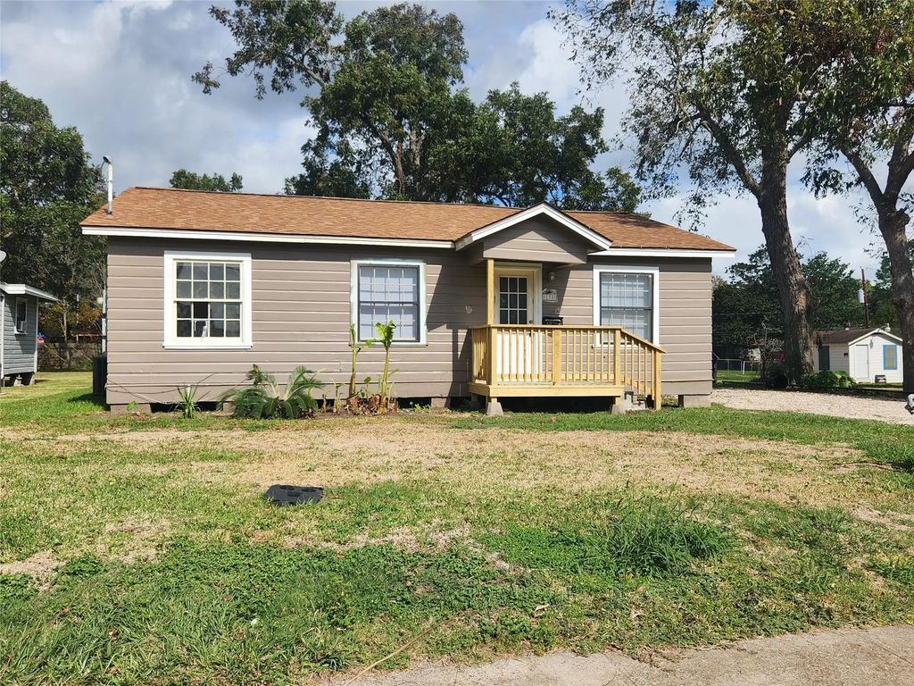 138 W Marion, Clute