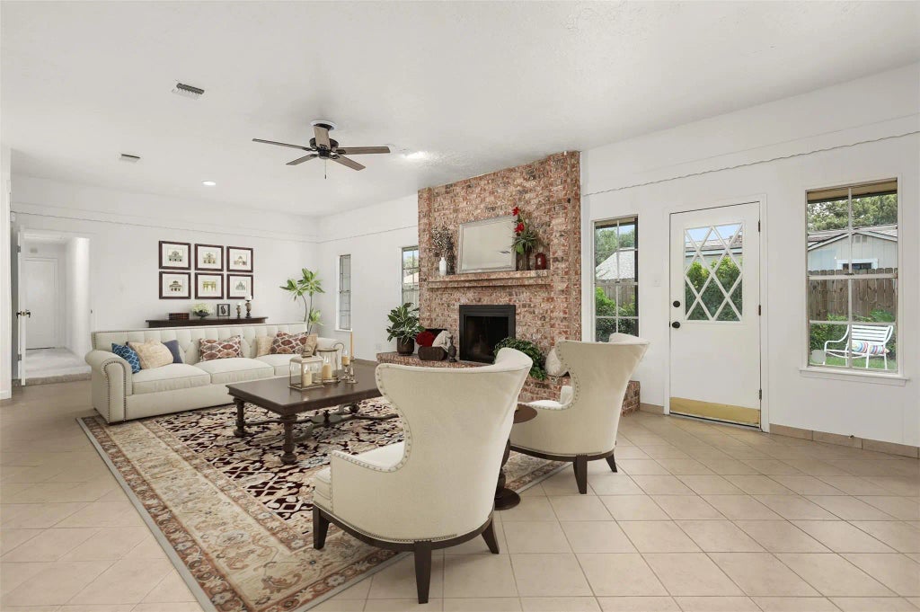 3309 Knob Hill Street, Deer Park