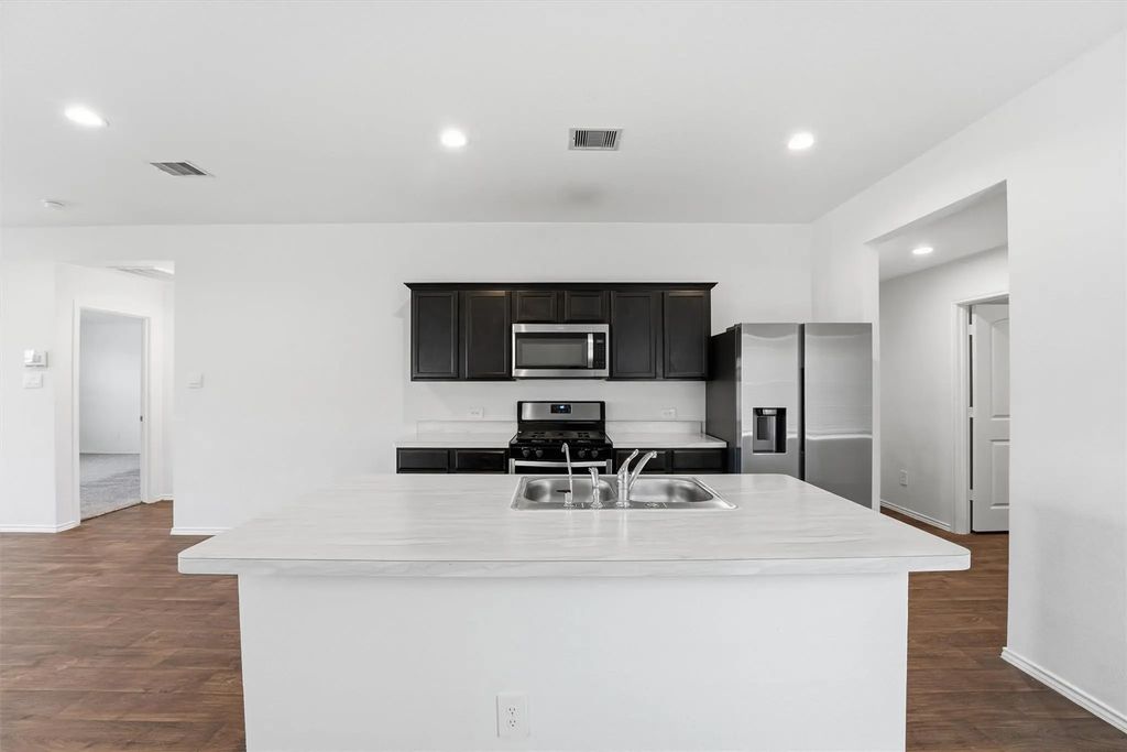 2419 Roaming Elk Court, Spring