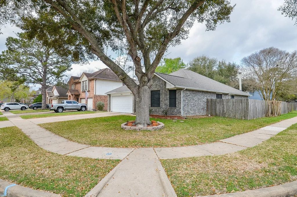 2902 Silent Drive, Sugar Land