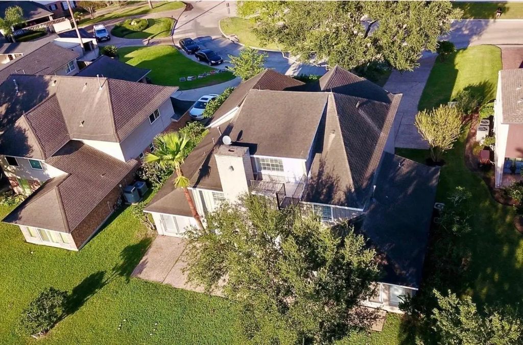 538 Longview Drive, Sugar Land