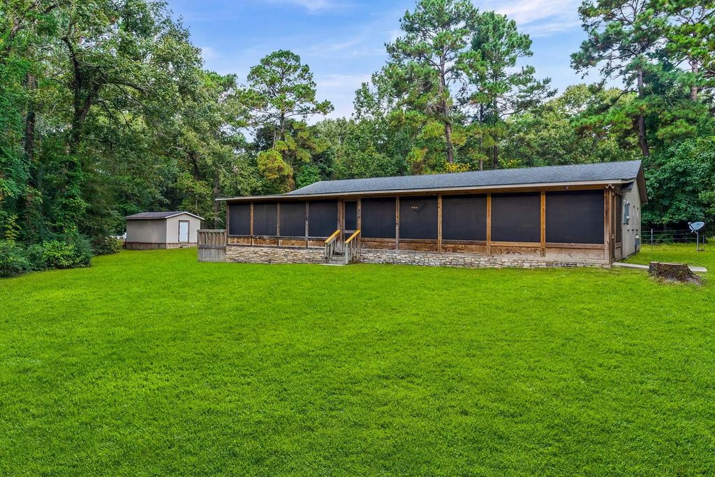300 Hidden Oaks Drive, Point Blank